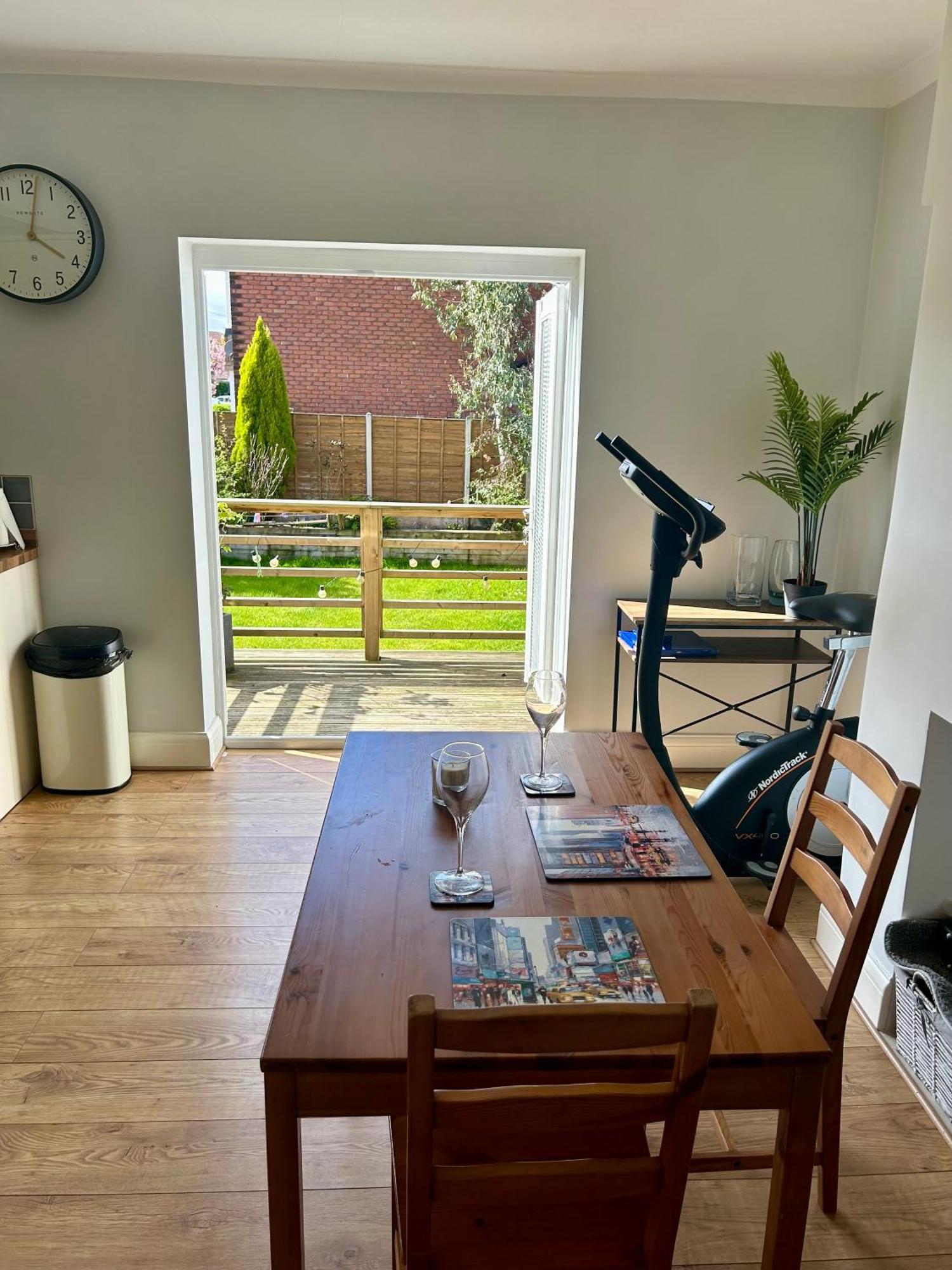 Quiet Double Bedroom With Garden View, Breakfast Hazel Grove Exteriér fotografie